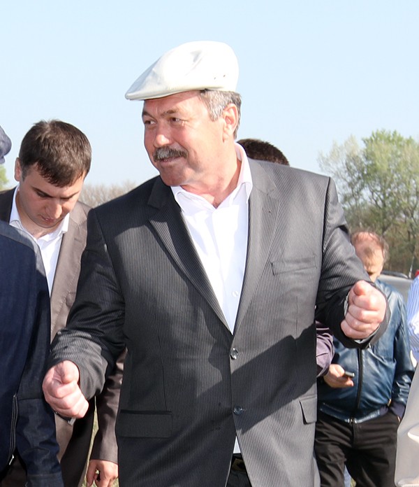 Магомед Ашурилов теперь знаком не только с Чепурным, но и с его кулаками Магомед Ашурилов теперь знаком не только с Чепурным, но и с его кулаками