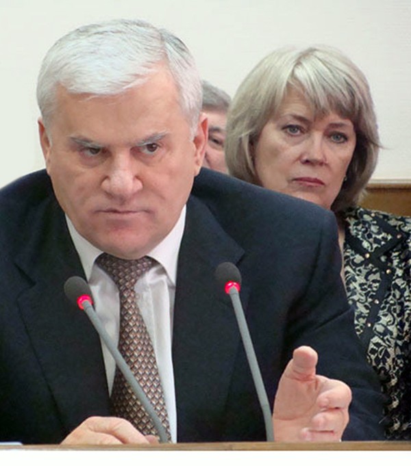 Быть за спиной Амирова оказалось не столь безопасно, как раньше Быть за спиной Амирова оказалось не столь безопасно, как раньше