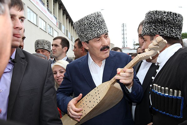 Правительство как пандур. Как натянешь струны, так и запоет. Главное – не перетянуть... Правительство как пандур. Как натянешь струны, так и запоет. Главное – не перетянуть...