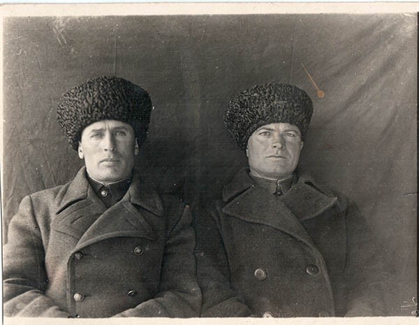 С Магомедом Дибировым, Хунзах, 1937 г. С Магомедом Дибировым, Хунзах, 1937 г.