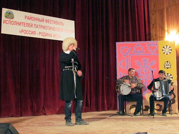Руководство района не забывает и о творческом развитии молодого поколения Руководство района не забывает и о творческом развитии молодого поколения