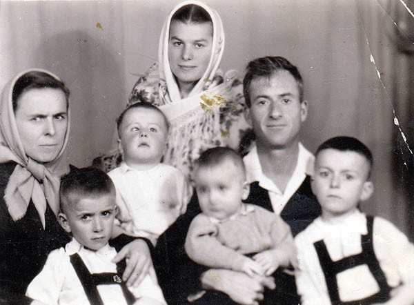 Семья Гаджиевых, 1962-й, на руках у папы Муса Семья Гаджиевых, 1962-й, на руках у папы Муса