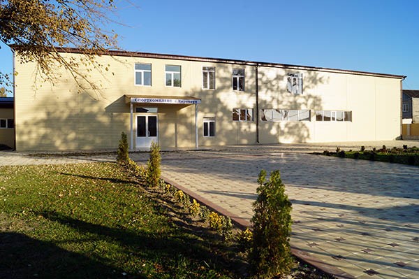 Развитию спорта в Кизилюртовском районе уделяют большое внимание. Здание нового спорткомплекса в селе Кироваул Развитию спорта в Кизилюртовском районе уделяют большое внимание. Здание нового спорткомплекса в селе Кироваул