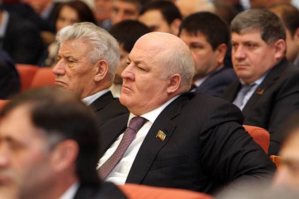 Никогда ранее Магомед Сулейманов не слышал критики в свой адрес от главы Дагестана Никогда ранее Магомед Сулейманов не слышал критики в свой адрес от главы Дагестана