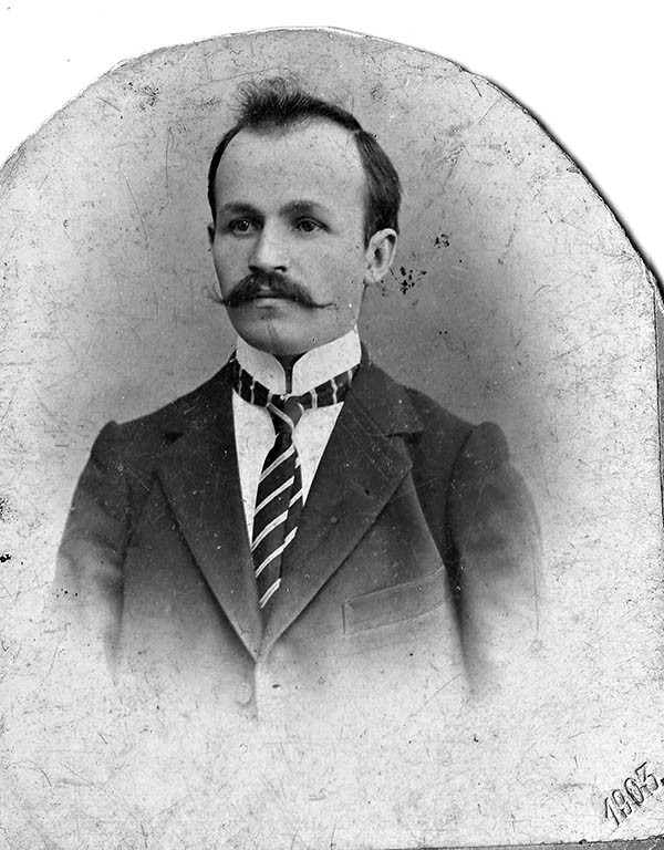 Антон Романович Скосырев, дед по маме, 1903 г. Антон Романович Скосырев, дед по маме, 1903 г.