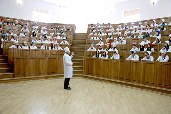 Преподавательский состав Медицинской академии – доктора наук, профессора, доценты – настоящие профессионалы своего дела Преподавательский состав Медицинской академии – доктора наук, профессора, доценты – настоящие профессионалы своего дела
