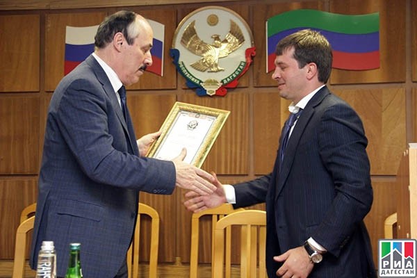 Ещё недавно Андрей Виноградов получал награду из рук главы Дагестана... Ещё недавно Андрей Виноградов получал награду из рук главы Дагестана...
