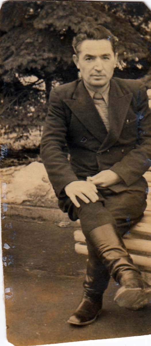 Наби Абдуллаев (дед по отцу), 1955 год Наби Абдуллаев (дед по отцу), 1955 год