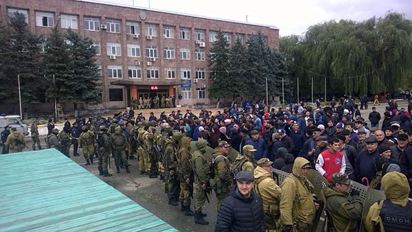 Благодаря силам полиции ситуация в Буйнакске остаётся в центре внимания федеральных СМИ Благодаря силам полиции ситуация в Буйнакске остаётся в центре внимания федеральных СМИ