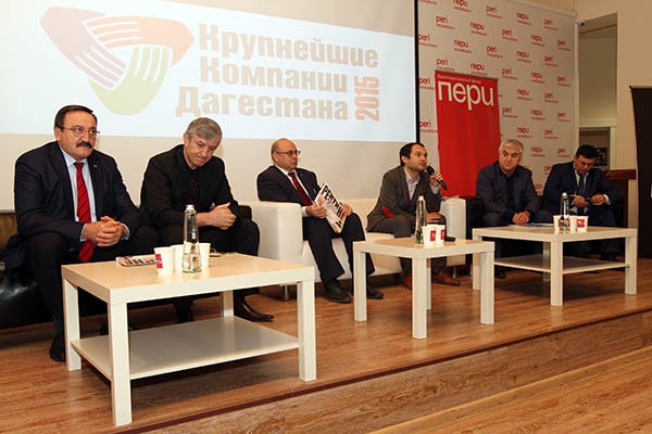 Форум проходил в непринуждённой демократической обстановке Форум проходил в непринуждённой демократической обстановке
