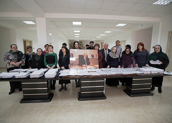 В защиту Амирова уже собрано свыше 100 тысяч подписей, а число желающих только растёт В защиту Амирова уже собрано свыше 100 тысяч подписей, а число желающих только растёт