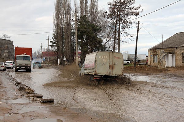 К светлому и стабильному будущему по этой улице не уедешь... Ул. Шеболдаева. Наши дни К светлому и стабильному будущему по этой улице не уедешь... Ул. Шеболдаева. Наши дни