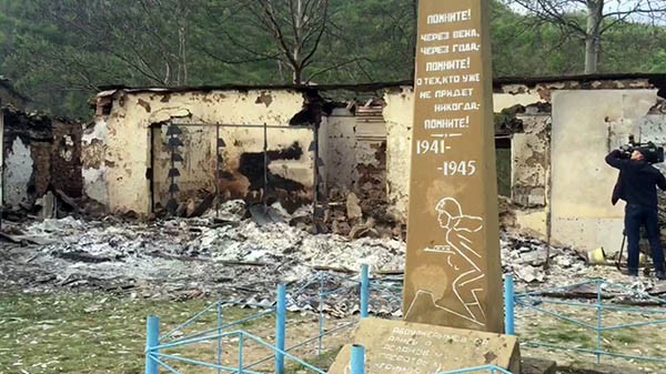Кому война, а кому мать родна Кому война, а кому мать родна