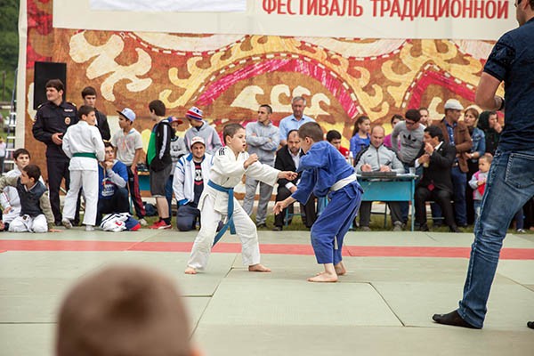 и даже спортивную борьбу и даже спортивную борьбу