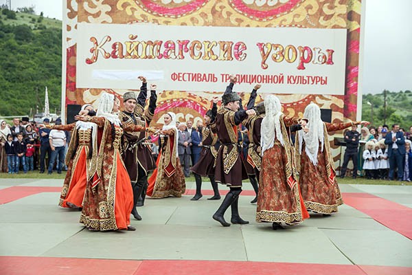 Развлекательная программа включала в себя «Лезгинку»... Развлекательная программа включала в себя «Лезгинку»...