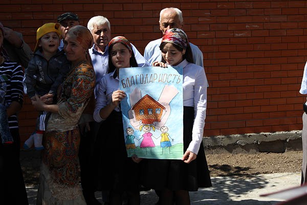 А благодарность их была намного красочнее, чем обычные слова А благодарность их была намного красочнее, чем обычные слова