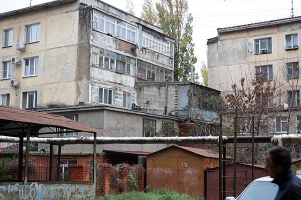 Пристройка стала обычным явлением в Махачкале Пристройка стала обычным явлением в Махачкале