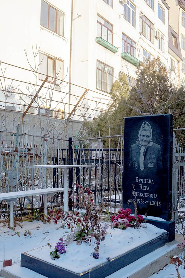 Дом для сирот с видом на кладбище Дом для сирот с видом на кладбище