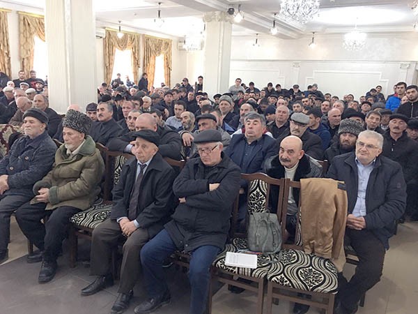 Собравшиеся не согласны с земельной политикой власти Собравшиеся не согласны с земельной политикой власти