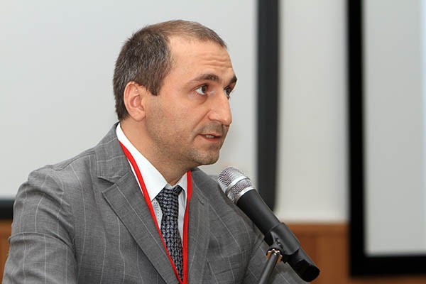 Завкафедрой медицинской реабилитации с УВ ДГМУ Омар Омочев докладывает о состоянии медицинской реабилитации в республике Завкафедрой медицинской реабилитации с УВ ДГМУ Омар Омочев докладывает о состоянии медицинской реабилитации в республике
