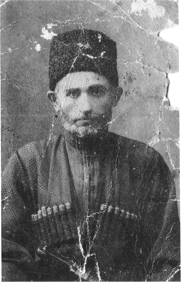 Ювелир Гаджи Гашимов, 1930-е гг. Ювелир Гаджи Гашимов, 1930-е гг.