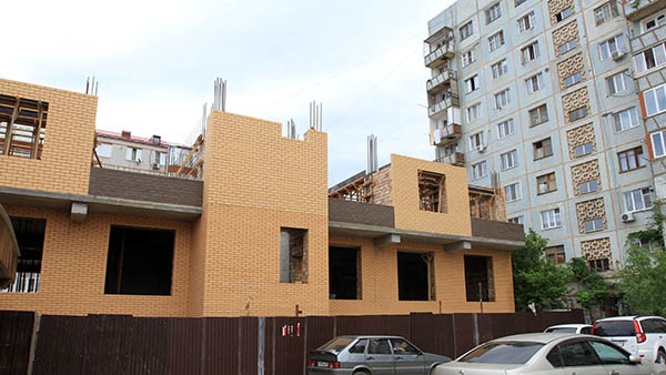 Конфликт старого и нового домов имеет явную основу Конфликт старого и нового домов имеет явную основу