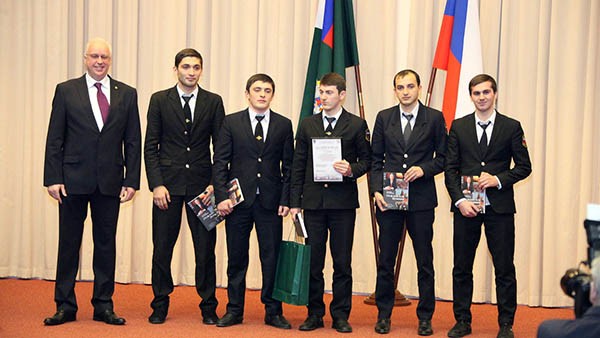 А. Бастрыкин с победителями Всероссийской межвузовской олимпиады А. Бастрыкин с победителями Всероссийской межвузовской олимпиады