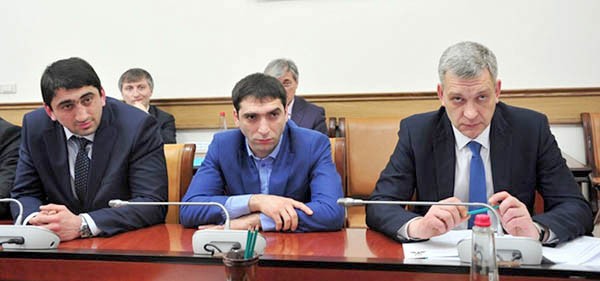 Теперь «варягам» надо понять, что делать с кадровым резервом: использовать или заморозить Теперь «варягам» надо понять, что делать с кадровым резервом: использовать или заморозить