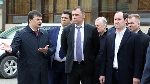 Павел Ливинский, Юрий Зайцев и Муртазали Гитинасулов (справа налево) Павел Ливинский, Юрий Зайцев и Муртазали Гитинасулов (справа налево)