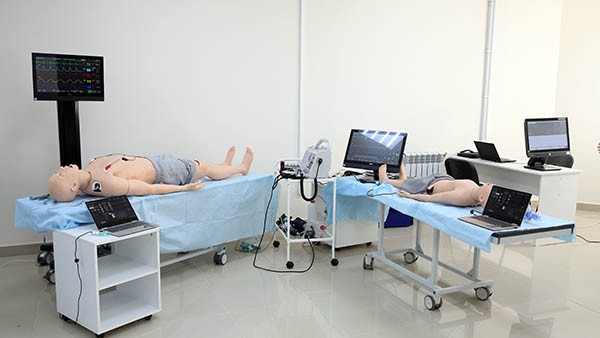 Современные симуляторы представлены  в симуляционном центре ДГМУ