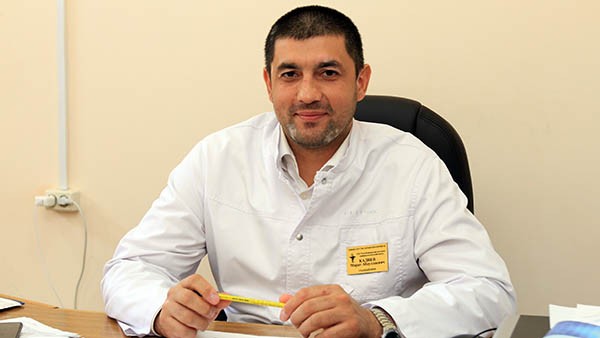 Попасть к главному врачу РОТЦ Марату Кадиеву не так просто. Работа по оптимизации деятельности центра идёт в режиме 24/7 Попасть к главному врачу РОТЦ Марату Кадиеву не так просто. Работа по оптимизации деятельности центра идёт в режиме 24/7