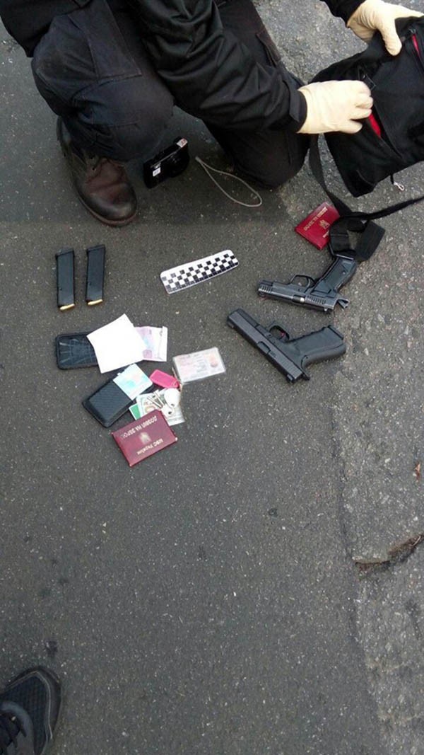 Как из двух пистолетов можно попасть в восемь человек, у которых до десяти ранений у каждого?.. Как из двух пистолетов можно попасть в восемь человек, у которых до десяти ранений у каждого?..