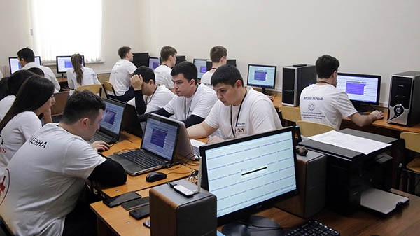 Студенты должны были оказать первую помощь попавшим в ДТП Студенты должны были оказать первую помощь попавшим в ДТП