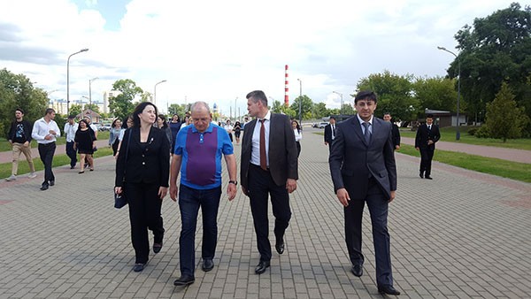 Проректор ВГУЮ Н.П. Семёнова, директор Ростовского филиала ВГУЮ Б.М. Магомедов, Начальник УКиИР УСК РБ по Брестской области А.Ф. Борисюк, замдиректора СКИ ВГУЮ Ш.М. Рашидов. Проректор ВГУЮ Н.П. Семёнова, директор Ростовского филиала ВГУЮ Б.М. Магомедов, Начальник УКиИР УСК РБ по Брестской области А.Ф. Борисюк, замдиректора СКИ ВГУЮ Ш.М. Рашидов.