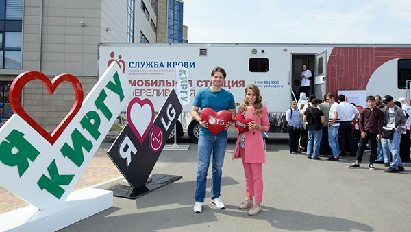День донора поддержали Эдгард Запашный и Юлия Барановская День донора поддержали Эдгард Запашный и Юлия Барановская