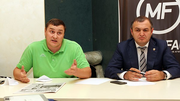 Министр Агарагим Кагиргаджиев (справа) рассказал, что в кадастровой оценке не обошлось без саботажа Министр Агарагим Кагиргаджиев (справа) рассказал, что в кадастровой оценке не обошлось без саботажа