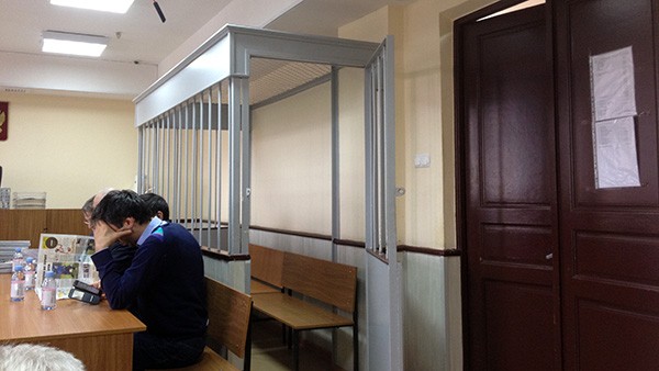 Адвокат Шахова убеждён, что экс-министр не должен находиться в этой клетке Адвокат Шахова убеждён, что экс-министр не должен находиться в этой клетке