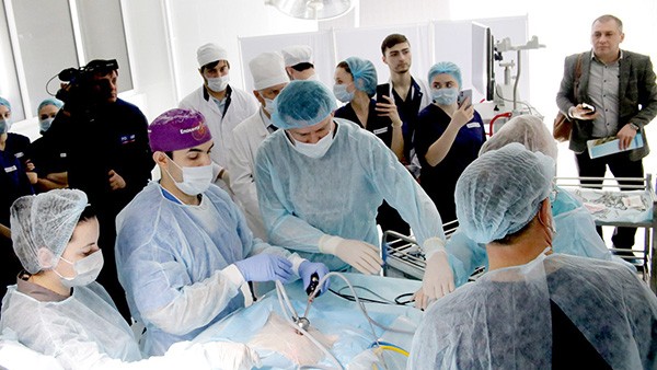 Новая учебная операционная позволит значительно улучшить качество подготовки студентов-медиков благодаря новейшим симуляционным технологиям Новая учебная операционная позволит значительно улучшить качество подготовки студентов-медиков благодаря новейшим симуляционным технологиям