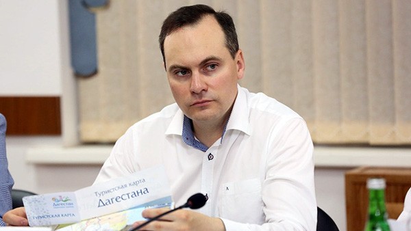 Артём Здунов уже давно не турист в Дагестане и хорошо знает, как ему говорить с местными депутатами Артём Здунов уже давно не турист в Дагестане и хорошо знает, как ему говорить с местными депутатами