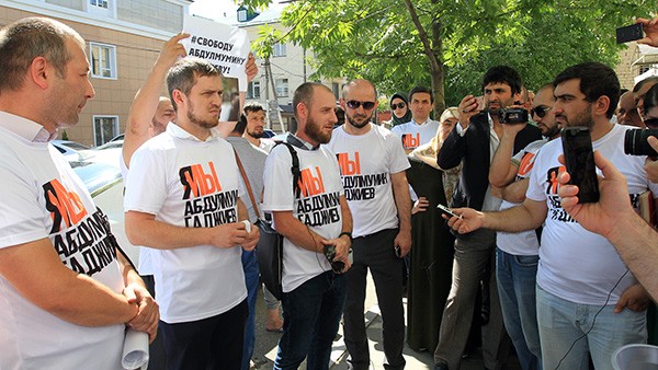 В официальную версию следствия не поверил никто В официальную версию следствия не поверил никто