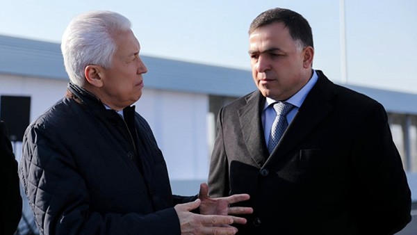 Фарид Ахмедов (справа) снова возглавил район Фарид Ахмедов (справа) снова возглавил район