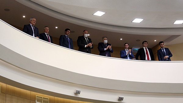 Состав официальной делегации не досчитался спикера дагестанского парламента. Остальные все были... Состав официальной делегации не досчитался спикера дагестанского парламента. Остальные все были...