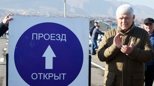 Хизри Шихсаидов сумел сохранить за собой механизмы, открывающие другим путь в политику Хизри Шихсаидов сумел сохранить за собой механизмы, открывающие другим путь в политику