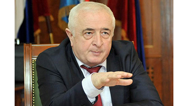 Экс-министр строительства РД Ибрагим Казибеков в бегах, но дело его живёт... Экс-министр строительства РД Ибрагим Казибеков в бегах, но дело его живёт...
