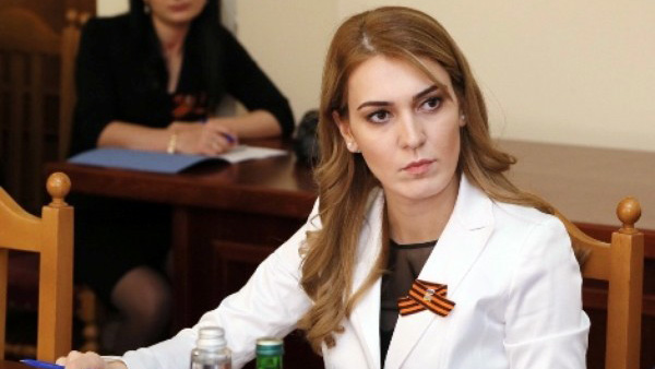 Замглавы администрации Махачкалы Эмилия Раджабова попросила не проводить конкурс по отбору кандидатур на должность главы Ленинского района в здании администрации этого района, чтобы избежать давления и вмешательства в работу комиссии сторонних лиц. Замглавы администрации Махачкалы Эмилия Раджабова попросила не проводить конкурс по отбору кандидатур на должность главы Ленинского района в здании администрации этого района, чтобы избежать давления и вмешательства в работу комиссии сторонних лиц.