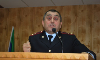 Полковник Гази Исаев - личность хорошо известная в Кизлярском районе, показывать удостоверения на постах ему необходимости не было