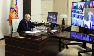 Путин и лица с экрана